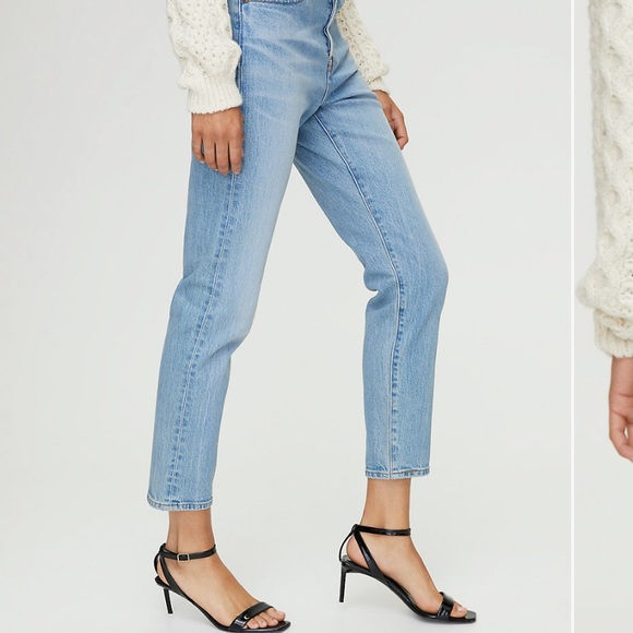 Aritzia x Levi’s Wedgie Icon Jeans - Picture 4 of 8